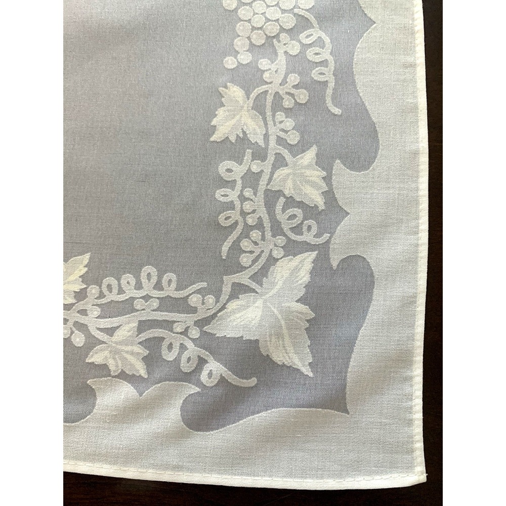 Unbranded Grape Vine‎ Placemats Set of 3 Grey White Scalloped Edge Home Decor - Picture 2 of 4